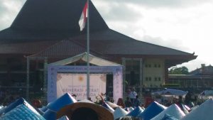 Suasana Pembukaan PPSMB Palapa 2016, dari kejauhan terlihat Bapak Ganjar Pranowo memberikan sambutan